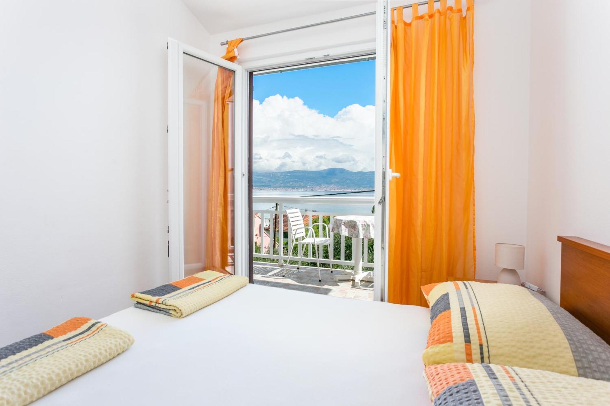 Apartments By The Sea Slatine, Ciovo - 6000 الغرفة الصورة